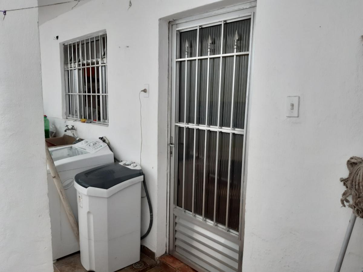 Casa à venda com 2 quartos, 70m² - Foto 4