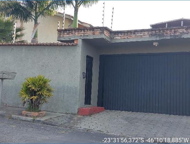 Casa à venda com 3 quartos, 135m² - Foto 1